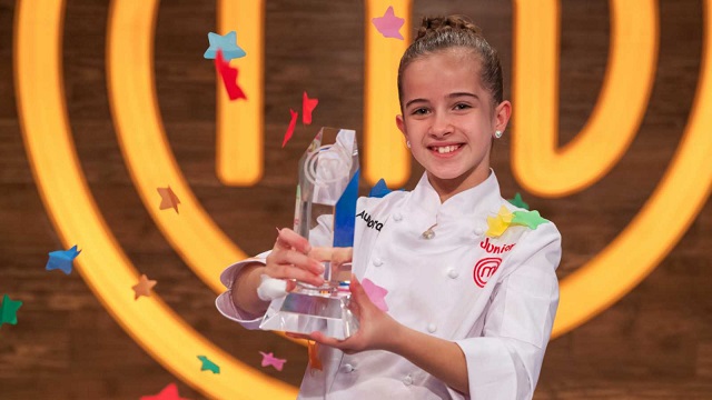 Aurora se alza como ganadora de MasteChef Junior