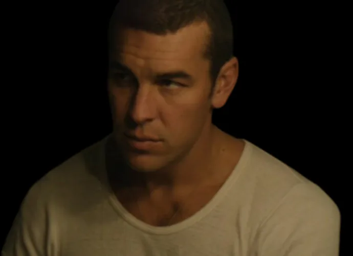 Mario Casas y su lado queer merece todos los premios